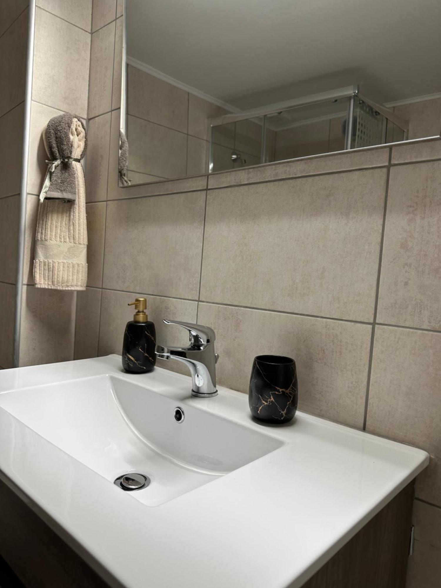 Lux Apartment Next To The Sea Pireu Exterior foto